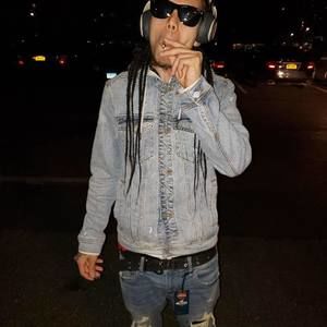 Meet your Posher, Denis